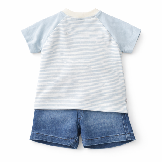 Blue jeans short and t-shirt